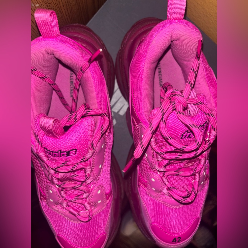 Sneakers - Picture 4 of 7